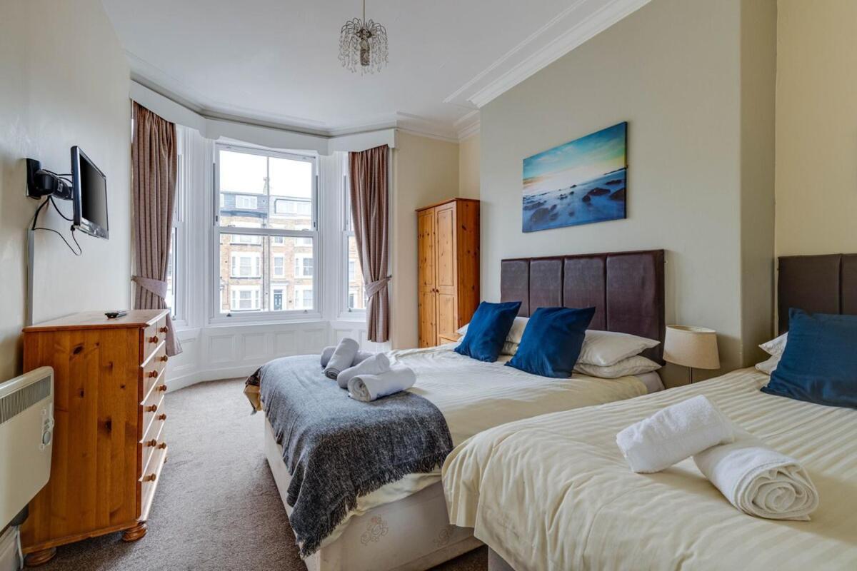 45 The Square Holiday Apartments スカーバラ エクステリア 写真